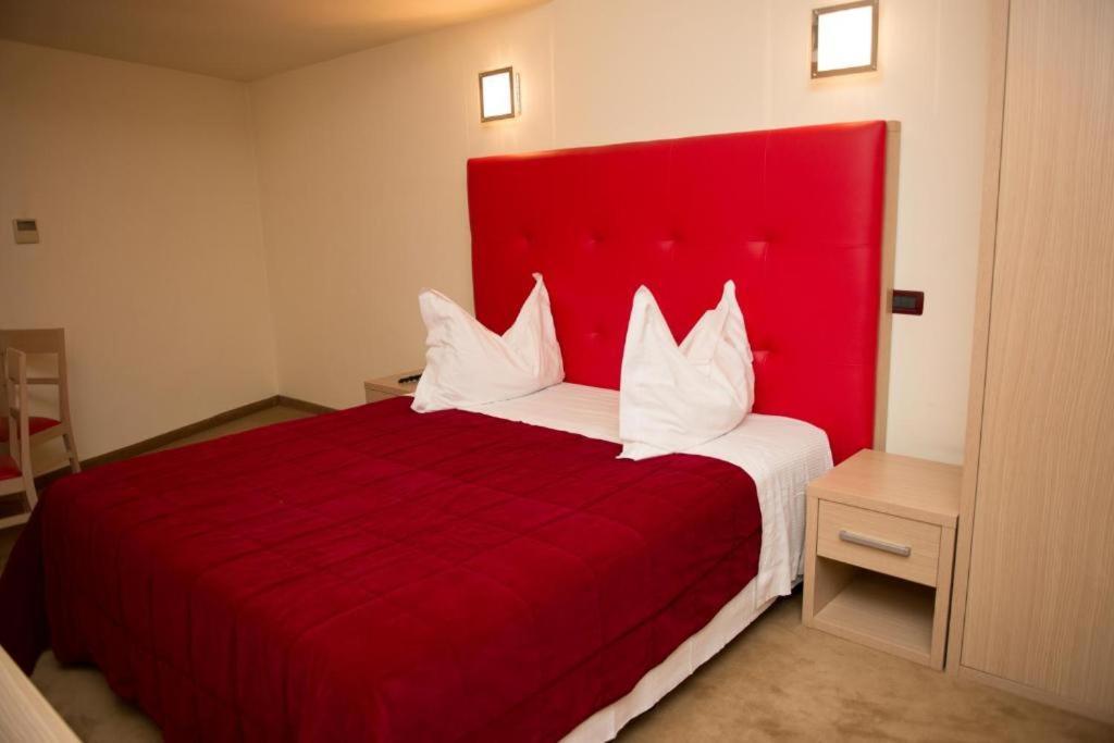 Grand Master Hotel Деж Экстерьер фото